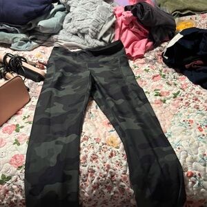 Old Navy Women Green Camouflage Leggings